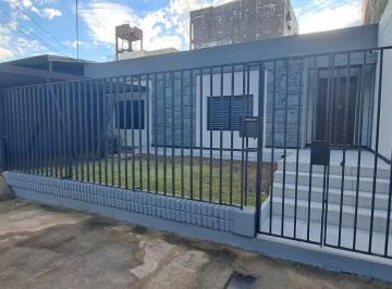Casa · 130m² · 3 Dormitorios · 1 Cochera · Casa 3 Dorm. Sobre Av. Centro!