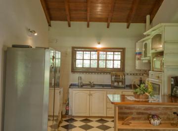 Casa de 6 ambientes, Resistencia · Casa con Gran Parque en Villa Monte Alto