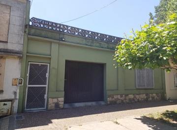 Casa · 90m² · 4 Ambientes · 1 Cochera · Casa a La Venta