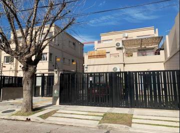 PH · 42m² · 2 Ambientes · 1 Cochera · Casa Venta Castelar