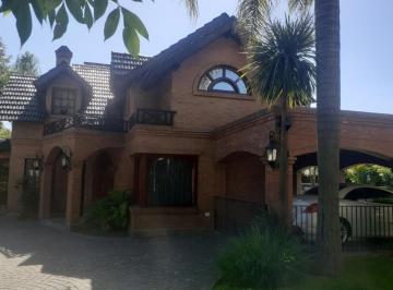 Casa · 240m² · 4 Ambientes · 1 Cochera · Casa en Venta Ubicado en Banco Provincia, Moreno, G. B. a. Zo