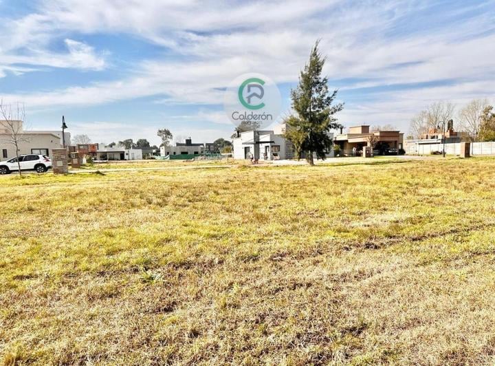 Terreno · 600m²