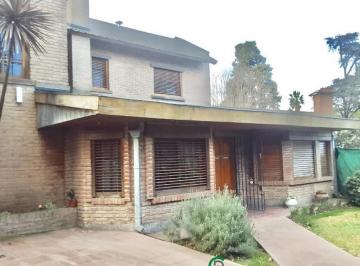 Casa · 250m² · 4 Ambientes · 3 Cocheras · Casa en Venta Ubicado en La Reja, Moreno, G. B. a. Zona Oeste