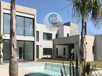 Casa · 270m² · 4 Ambientes · 2 Cocheras · Casa en Venta Barrio Cerrado Weston