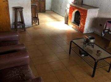 Casa · 181m² · 4 Ambientes · 1 Cochera · Casa en Lote Propio 4 Amb C/depcia, Patio, Parrilla y Cochera