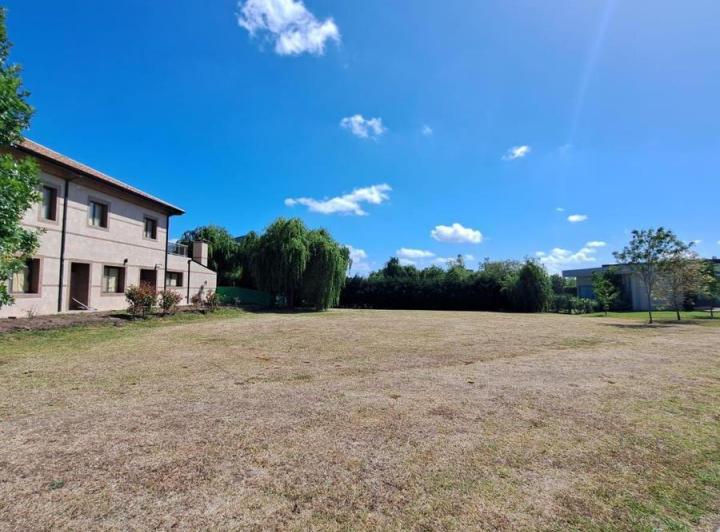 Terreno · 900ha