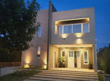 Casa de 6 ambientes, Tigre · Dueño Casa Amueblada en Tigre. Pileta, salida Al Rio Opcion Amarra.