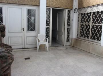 Casa · 199m² · 8 Ambientes · 3 Cocheras · Bv Avellaneda Al 2500 - Venta de Casa de 5 Dorm. en Rosario Bella Vista