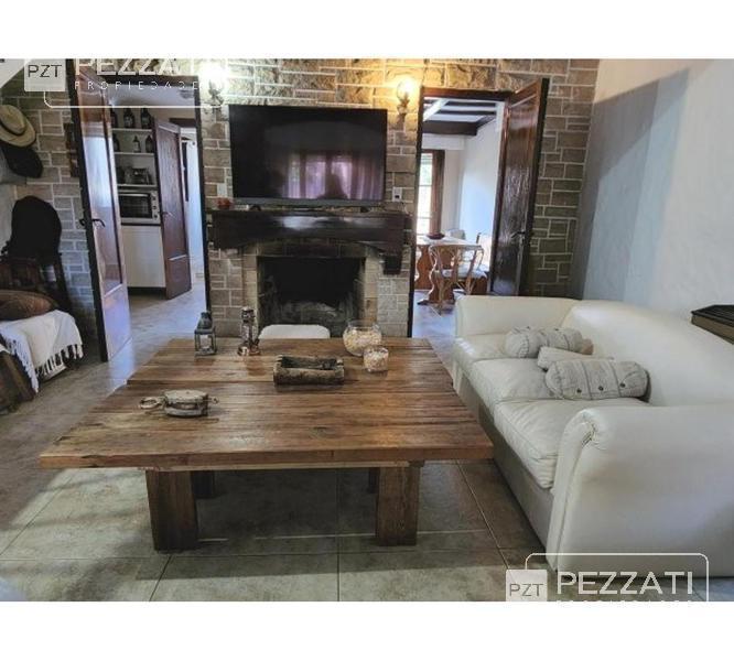 Chalet ubicado en la zona de Punta Mogotes, 297m², 4 amb, 3 dorm, 3 baños, 3 coch.