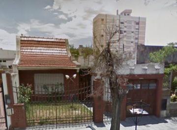 Casa · 150m² · 8 Ambientes · 1 Cochera · Casa en Venta de 3 Dorm. C/ Cochera en Centro Sudoeste