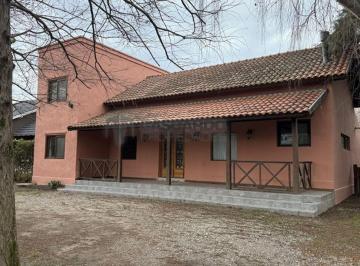 Casa · 140m² · 5 Ambientes · 1 Cochera - Cascardo Propiedades · Casa Estilo Campo de 5 Ambientes 4 Dorm. con Piscina.