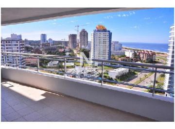 Foto1 · Departamento en Piso Alto a Pasos de Playa Brava.