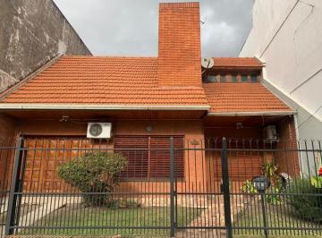 Casa · 105m² · 5 Ambientes · 1 Cochera · ¡Casa de 5 Ambientes en Dos Plantas a La Venta!
