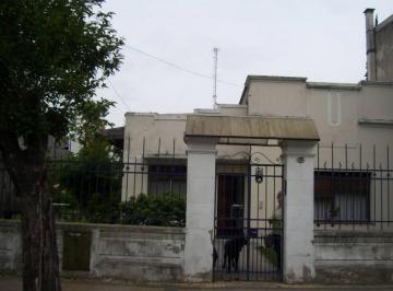 Casa · 300m² · 4 Ambientes · Casa en Venta en Lanus Este
