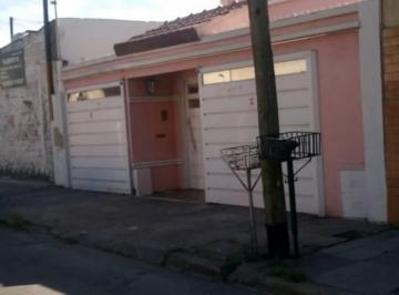 Casa · 109m² · 3 Ambientes · 2 Cocheras · Casa en Venta en Lanus Este