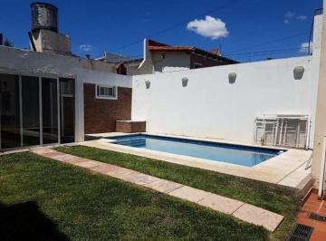 Casa · 230m² · 4 Ambientes · 2 Cocheras · Casa en Venta en Lanus Este