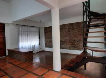 Casa · 1m² · 5 Ambientes · Casa PH en Venta en Lanus Este