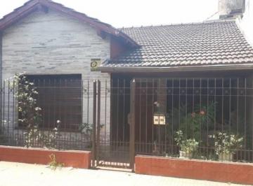 Casa · 204m² · 3 Ambientes · 1 Cochera · Casa en Venta en Lanus Este