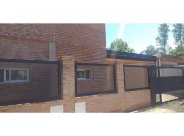 Casa · 90m² · 4 Ambientes · 2 Cocheras · Hermosa Casa con Pileta