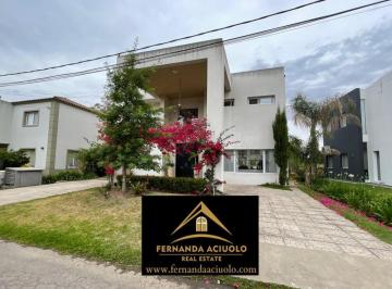 Casa · 280m² · 5 Ambientes · 3 Cocheras · Importante Casa con Vista Al Golf en Venado 2