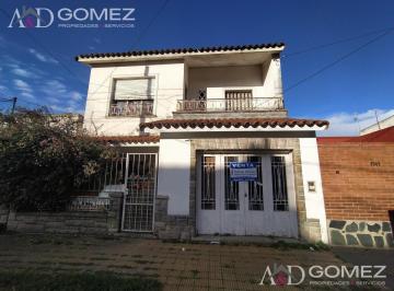 Casa · 130m² · 6 Ambientes · 1 Cochera · Importante Propiedad con 5 Dorm. - Gran Lote 8.66 X 58