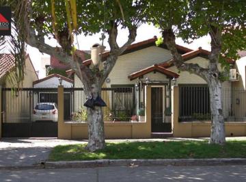 Casa · 135m² · 3 Ambientes · 1 Cochera · Casa - Banfield Oeste
