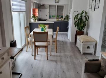 Departamento · 50m² · 3 Ambientes · En Alquiler en Ciudad Jardín Frente a La Plaza del Avión, Consta de Living Comedor, Cocina a Nuevo,