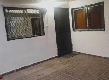 Casa al frente con lindo patio con parrilla, 2 baños , 2 dormitorio y 2 cocheras · Casa Al Frente con Lindo Patio con Parrilla y 2 Cocheras