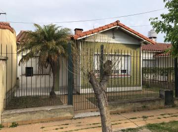 Casa de 4 ambientes, Lomas de Zamora · Chalet en Lomas de Zamora Lote con Salida a Dos Calles