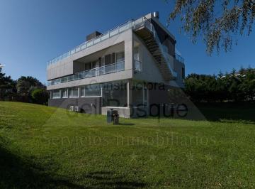 Casa de 6 ambientes, Cariló · Propiedad Moderna con Vista Parcial Al Mar y Al Bosque. (Cod - 328)