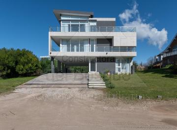 Casa de 6 ambientes, Cariló · Propiedad Moderna con Vista Parcial Al Mar y Al Bosque. (Cod - 328)