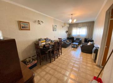 Departamento de 4 ambientes, Liniers · Hermoso Dto. de 4 Amb. con Dos Cocheras y Baulera!
