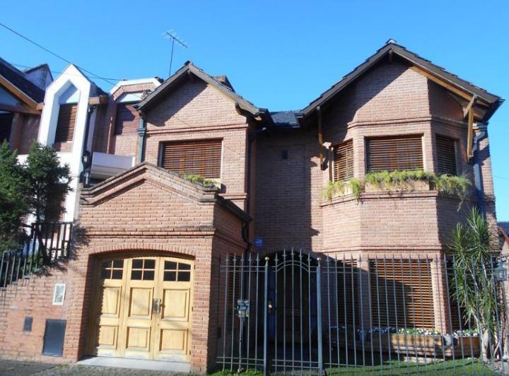 Casa · 280m² · 6 Ambientes · 2 Cocheras