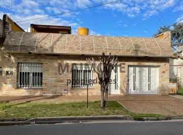 Casa de 3 ambientes, La Matanza · Casa 3 Amb. con Garage 2 Autos y Fondo Libre en San Justo