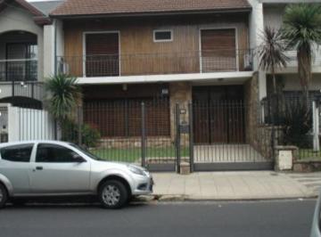 Casa de 5 ambientes, Lomas de Zamora · Chalet, Excelente Estado. Listo Para Habitarlo.