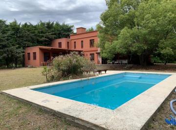 pileta y parque · Casa con Pileta y Gran Parque en Los Cardales
