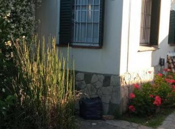Casa de 5 ambientes, Berazategui · Chalet Estilo Colonial, en Berazategui Calle 141 Entre 16 y 17.
