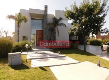 Casa · 408m² · 5 Ambientes · 1 Cochera · Casa en Venta en Terravista, General Rodríguez