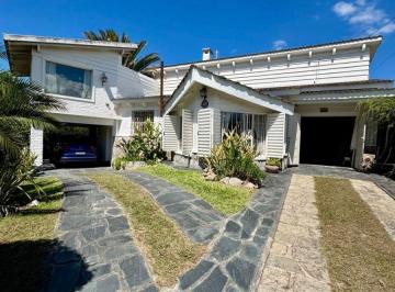 Casa de 7 ambientes, Valle Hermoso · Casa en Venta en Valle Hermoso - B° Santa Isabel