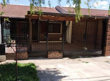 Casa · 63m² · 3 Ambientes · 2 Cocheras · Casa en Venta - Campana