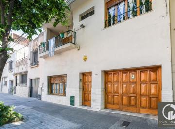 Casa · 300m² · 8 Ambientes · 1 Cochera · Casa Venta 4 Dorm. Jardin con Parrillero Pichincha Macrocentro Rosario