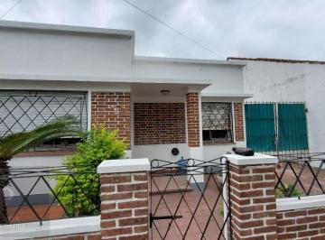 Casa de 4 ambientes, Escobar · Casa Céntrica en Escobar