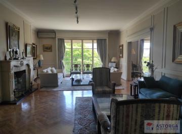 Departamento · 320ha · 6 Ambientes · 1 Cochera · Excelente Piso de Gran Categoría en Inmejorable Zona Frente a La Plaza Vicente Lopez