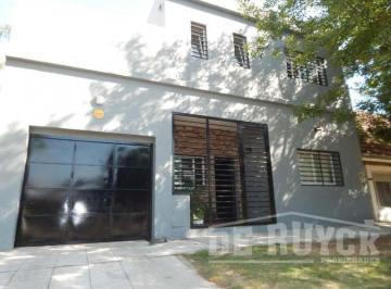 Casa · 210m² · 5 Ambientes · 1 Cochera · Casa en Venta en Quilmes Oeste