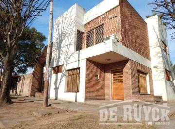 Casa · 260m² · 5 Ambientes · 3 Cocheras · Casa Para 2 Familias en Venta en Quilmes Oeste