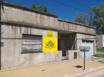Casa · 262m² · 2 Dormitorios · 1 Cochera · Vendo Lote con Casa