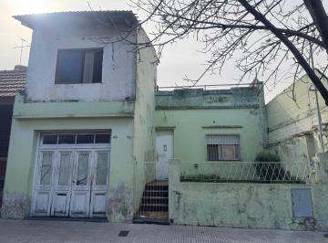 Casa · 150m² · 3 Dormitorios · 1 Cochera · Venta Casa 4 Ambientes con Cochera a Reciclar. Oliden 4500