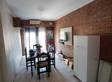 Departamento · 45m² · 2 Ambientes · Departamento 2do Piso por Escalera