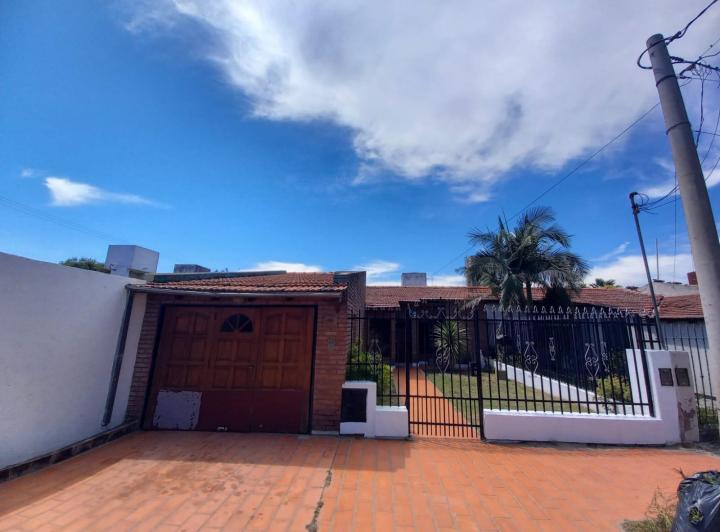 Casa · 90m² · 5 Ambientes · 1 Cochera