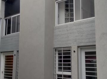 Departamento de 2 ambientes, Rosario · Departamento Duplex Amoblado con Patio. contrato Semestral